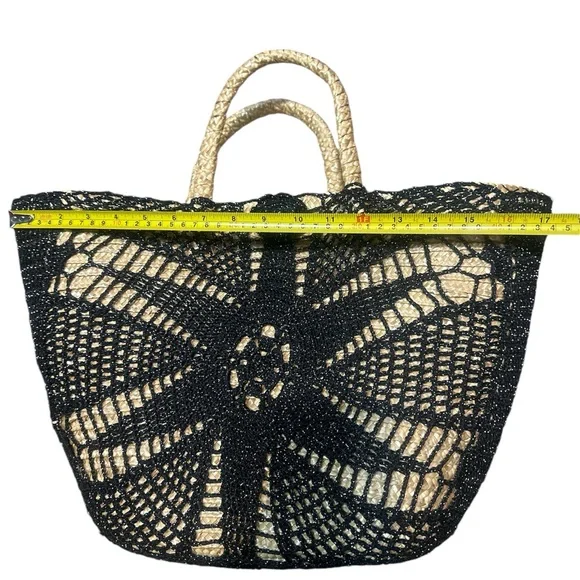 COLDWATER CREEK NWOT straw tote with black metallic crochet detailing - Picture 4 of 7